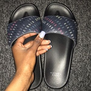 VICTORIA SECRET Slides